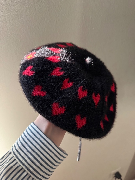 Anthropologie Maeve Red Heart & Black Beret Knit O/S NWT Hat main image 5